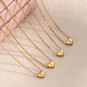 Colar Minimalista Pequeno "Love" com Inicial - Aço Inoxidável Banho de Ouro 18k